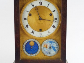 Vente aux enchères BALTHAZAR MARTINOT à Paris. Pendule borne Empire, mouvement à complica