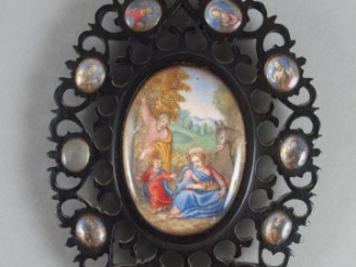 Vente aux enchères Petit reliquaire XIXème en corne ajourée