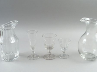 Vente aux enchères Service de verres en cristal dépareillés