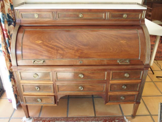Vente aux enchères Bureau cylindre Directoire en acajou et placage d'acajou, dessus marbr