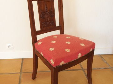 Chaise de style Directoire en acajou et placage d'acajou sculpté, pièt
