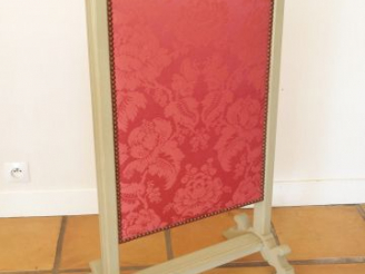 Vente aux enchères Ecran de chaleur de style Louix XV en bois laqué vert, garniture de so