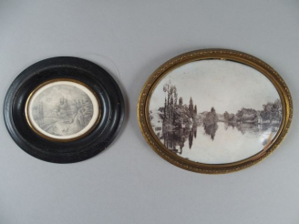 Vente aux enchères Photographie émaillée "Paysage lacustre" et miniature en médaillon "Pa