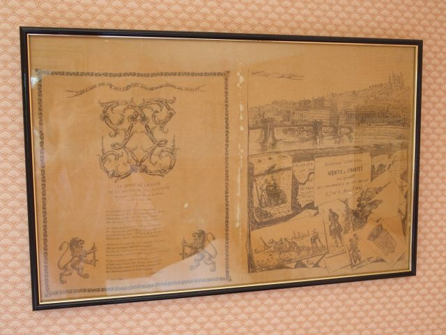 Encadrement "Vente de charité", gravure en couleurs "Le modèle honnête