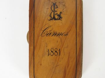 Etui à cigarettes XIXème en marqueterie, à décor d'Arlequin et de Pier