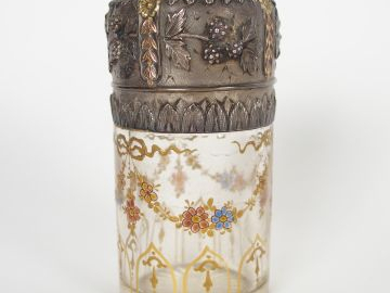 Flacon de style Louis XVI en cristal émaillé, à décor de guirlandes de