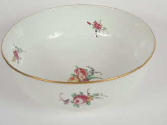 Vente aux enchères Jatte Louis XVI en porcelaine, à décor de fleurs polychromes. Boissett