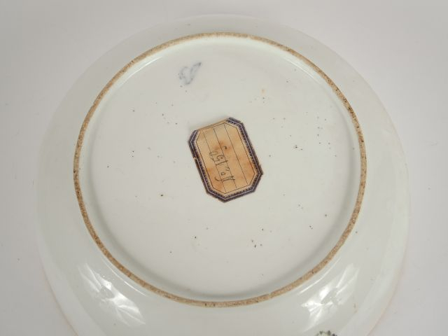 Jatte Louis XVI en porcelaine, à décor de fleurs polychromes. Boissett