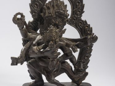 Sujet en bronze de patine brune, représentant Mahakala à six bras, deb