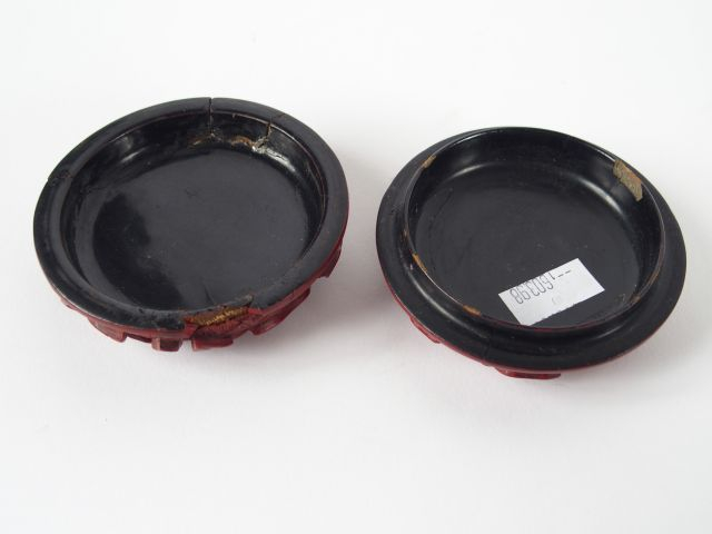 Boite en laque de Cinabre, Chine période Ming, XVIe. Diamètre : 8,5 cm