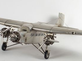 Maquette d'avion en métal