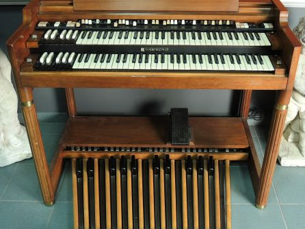 Orgue HAMMOND, modèle C3. Avec son siège