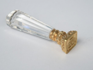 Vente aux enchères Cachet XIXème en cristal faceté et or