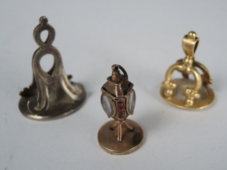 Vente aux enchères Trois sceaux dont un en cristal de roche