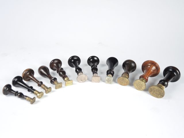 Collection de 11 cachets XIXème