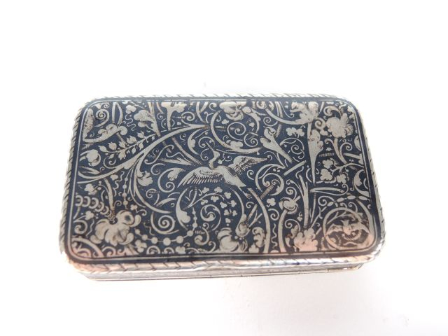 Tabatière anglaise XIXème en argent niellé à décor de pur sang arabe s