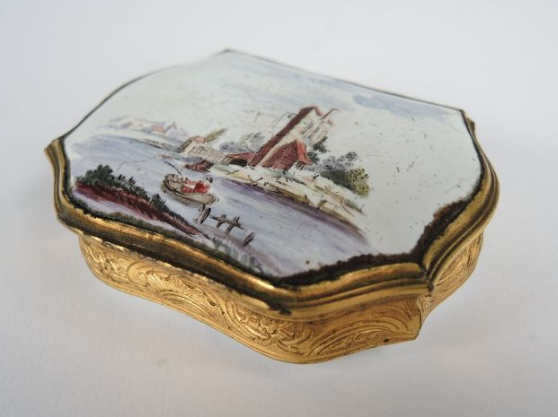 Boîte en émail fin XVIIIe-début XIXe à décor polychrome de paysage lac