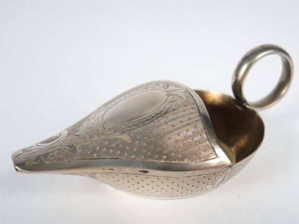 Canard de malade Napoléon III en argent, à décor de cartouche et de pa