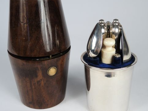 	Nécessaire à pic nic de style Empire en argent, poinçon Minerve, dans