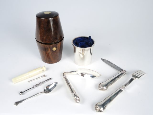 	Nécessaire à pic nic de style Empire en argent, poinçon Minerve, dans