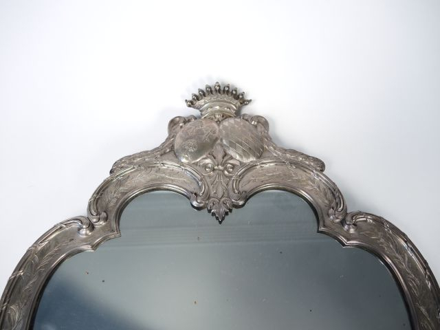 AUCOC. Garniture de toilette de style Louis XVI en argent, poinçon Min
