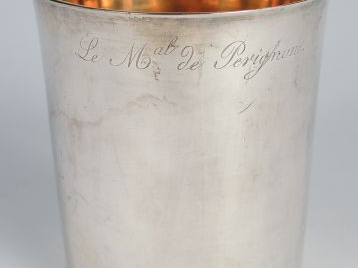 Timbale en argent, poinçon au coq, gravée 'Le Maréchal de Pérignon', i