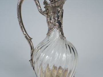 Aiguière de style Rocaille en cristal et argent, poinçon Minerve, à dé