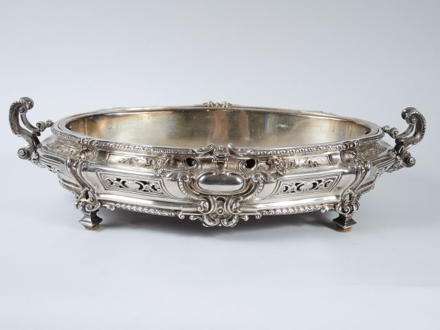 Jardinière Napoléon III de style Louis XV en bronze argenté à décor de