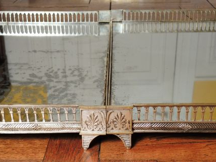 Centre de table de style Empire en métal argenté et fond de glace, déc