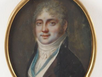 Vente aux enchères Miniature sur ivoire Directoire 'Portrait d'homme au jabot'. 7,5 x 6 c