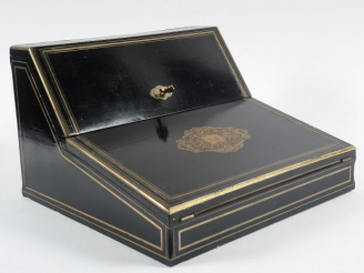 Vente aux enchères Ecritoire Napoléon III en bois noirci et marqueterie Boulle, travail d