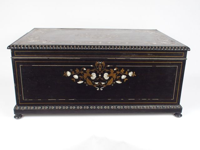 Coffre de mariage Napoléon III de style Louis XVI en marqueterie Boull