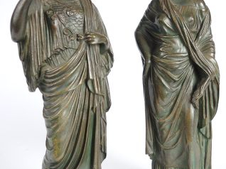 Vente aux enchères Paire de sujets XIXème en bronze à patine verte, l’une représentant Mi