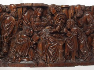 Vente aux enchères Bas relief XVe - XVIe en noyer sculpté « La dormition de la Vierge » (
