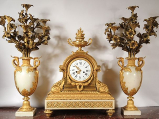 Vente aux enchères 	Exceptionnelle garniture de cheminée de style Louis XVI en marbre bla