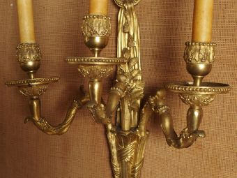 Paire d’appliques Louis XVI en bronze ciselé et doré à décor de rubans