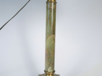 Vente aux enchères Pied de lampe Napoléon III en forme de colonne corinthienne en onyx et