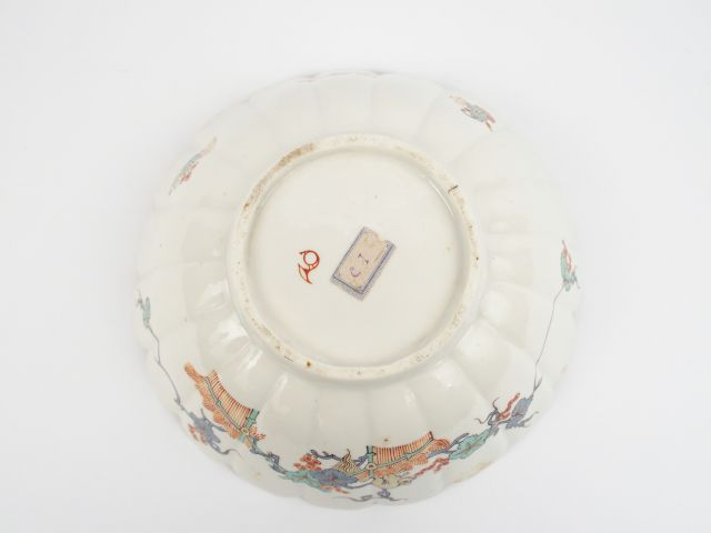 Un bol XVIIIème en porcelaine de Chantilly, décor kakiémon