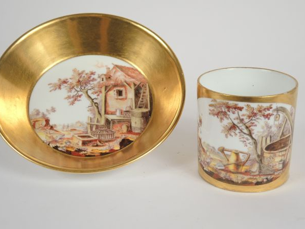 Tasse litron et sa sous-tasse fin XVIIIème en porcelaine de Sèvres, à 