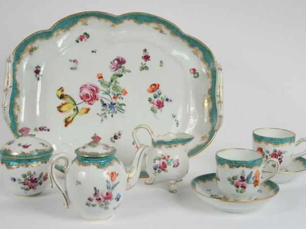 Tête-à-tête début XIXème en porcelaine de Saxe, à décor de fleurs poly