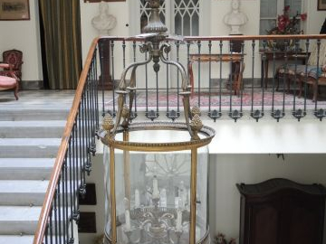 Très importante lanterne de vestibule de style Louis XVI en bronze dor