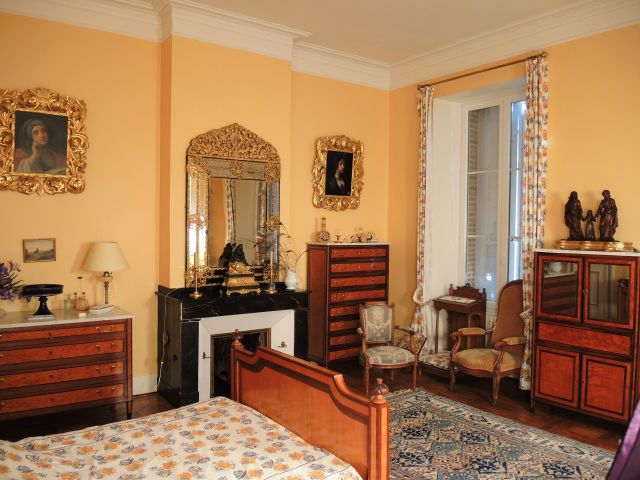 Mobilier Louis XVI en marqueterie de citronnier, palissandre, acajou e