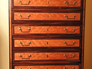 Mobilier Louis XVI en marqueterie de citronnier, palissandre, acajou e