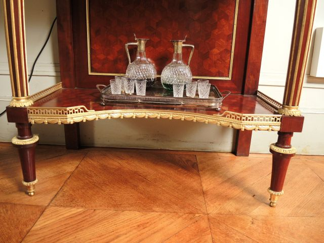 Belle vitrine de style Louis XVI en acajou et placage d’acajou, partie