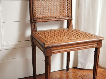 Mobilier de salle à manger de style Louis XVI en chêne, comprenant : u