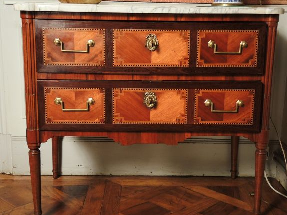 Commode Louis XVI en marqueterie, placage de bois de rose et de paliss