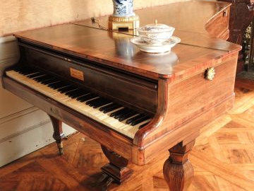 	Piano à queue Napoléon III en placage de palissandre et marqueterie d
