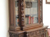 Paire de bibliothèques de style Henri II en chêne mouluré et sculpté à