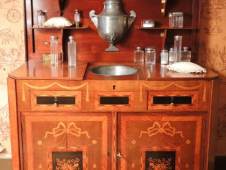 Vente aux enchères Coiffeuse hollandaise début XIXe de style Louis XVI en marqueterie à d
