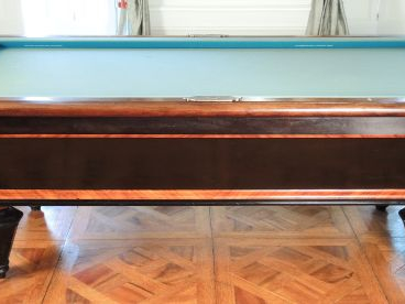 Billard Napoléon III en palissandre, bois clair et en marqueterie, son